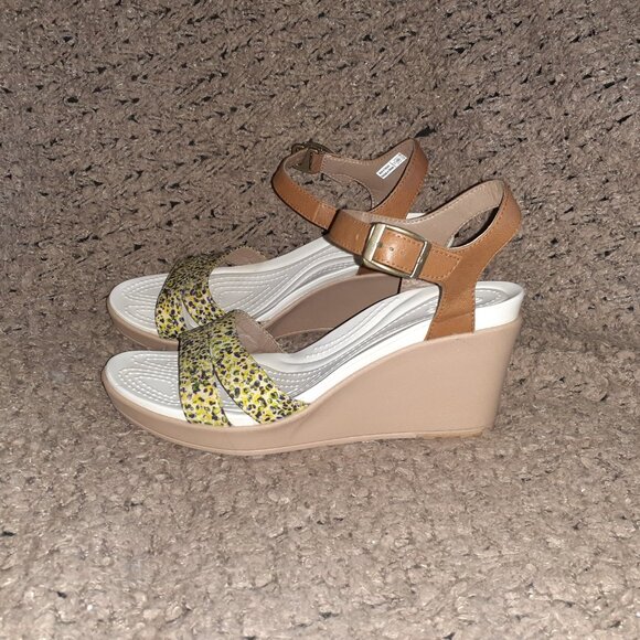 CROCS-Leigh II Ankle Strap Wedge Pump-Yellow/Brown Floral-Sz 8-Excellent - Picture 2 of 7